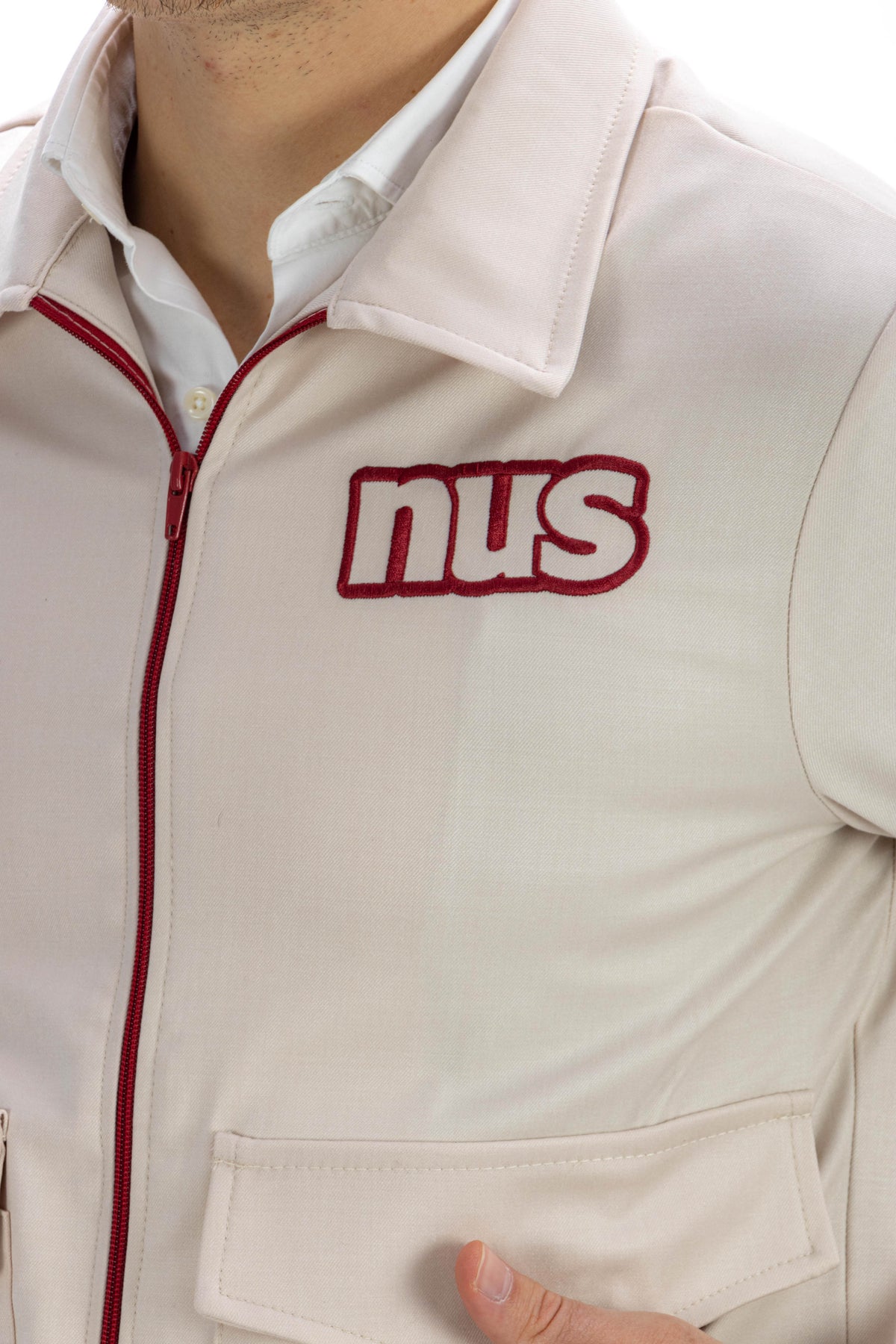 Giacca beige NUS, indossata